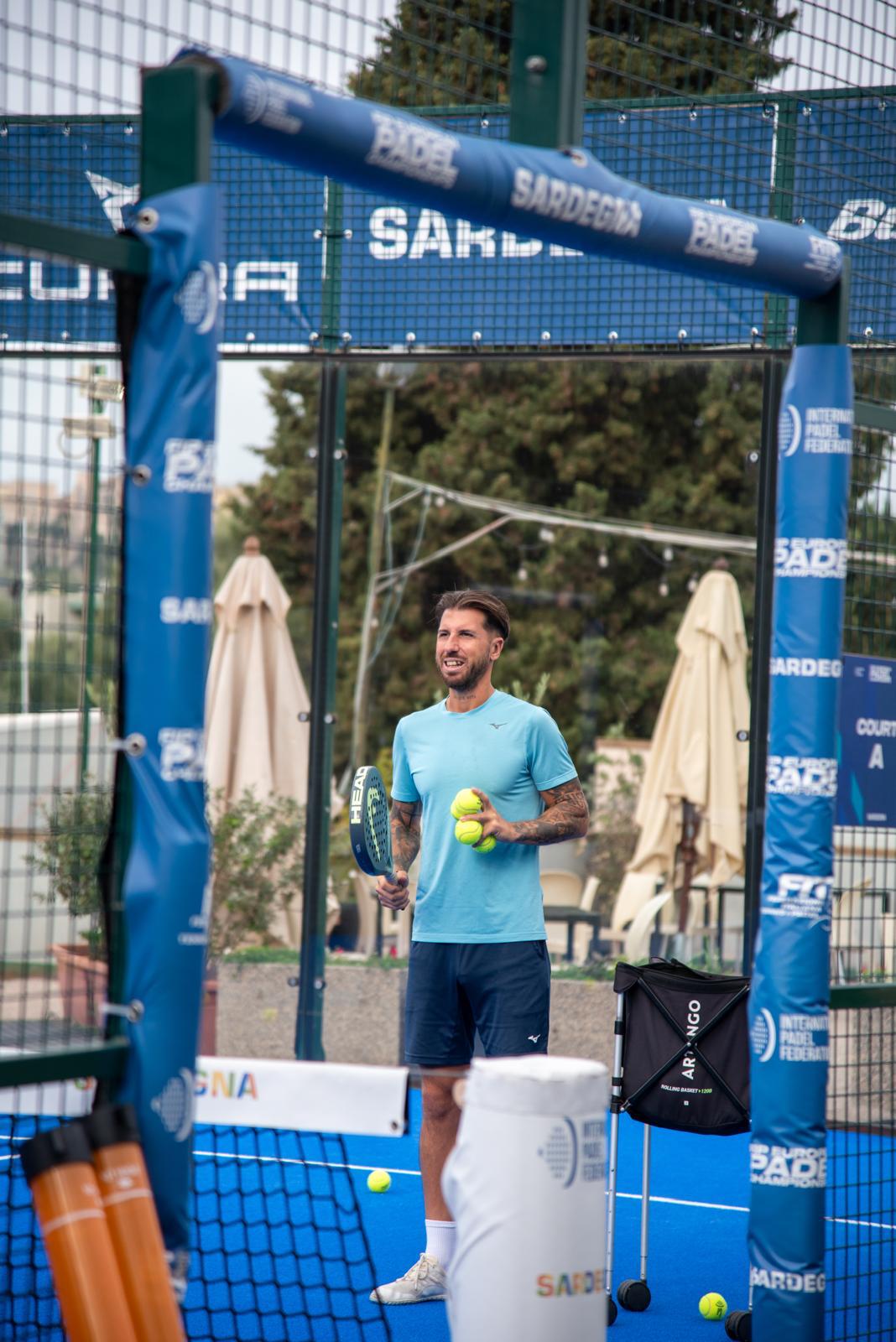 Saúl Rielo sonriendo en pista